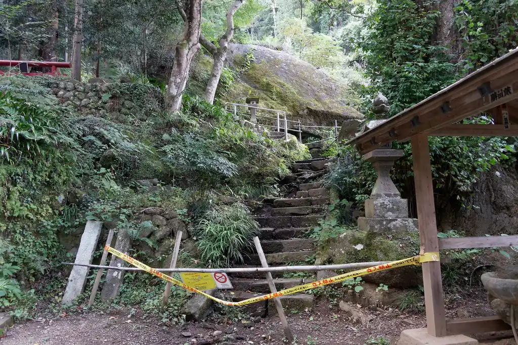顕鏡寺はところどころ修復中の模様。