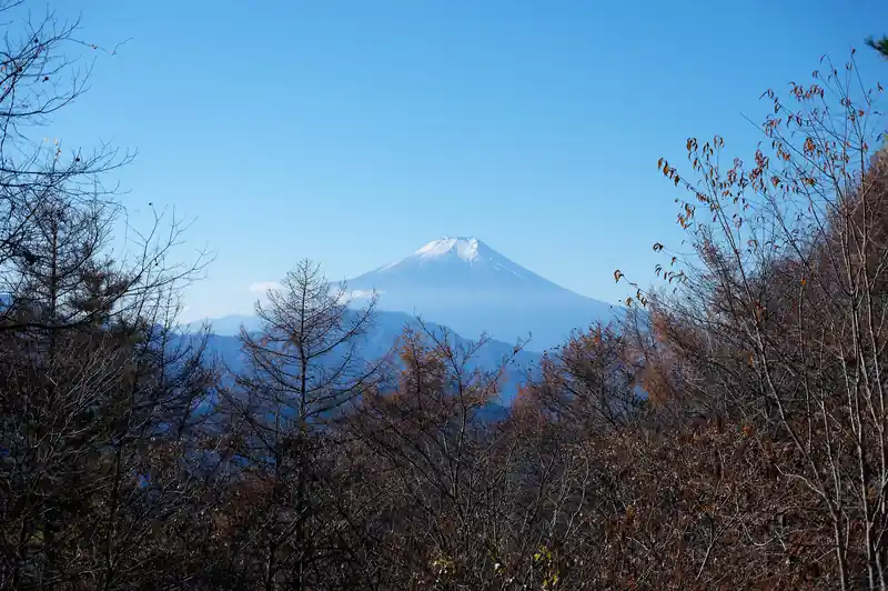 扇山からも富士山を眺めることができます。