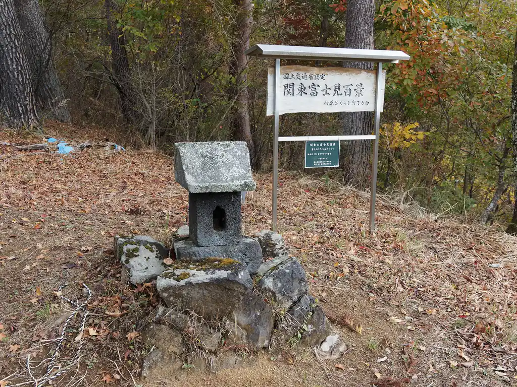 観光場所っぽくなっていたけど、ここにくるのは登山者だけだと思う。一般の観光客はまず来ない、というか、来れないと思う。