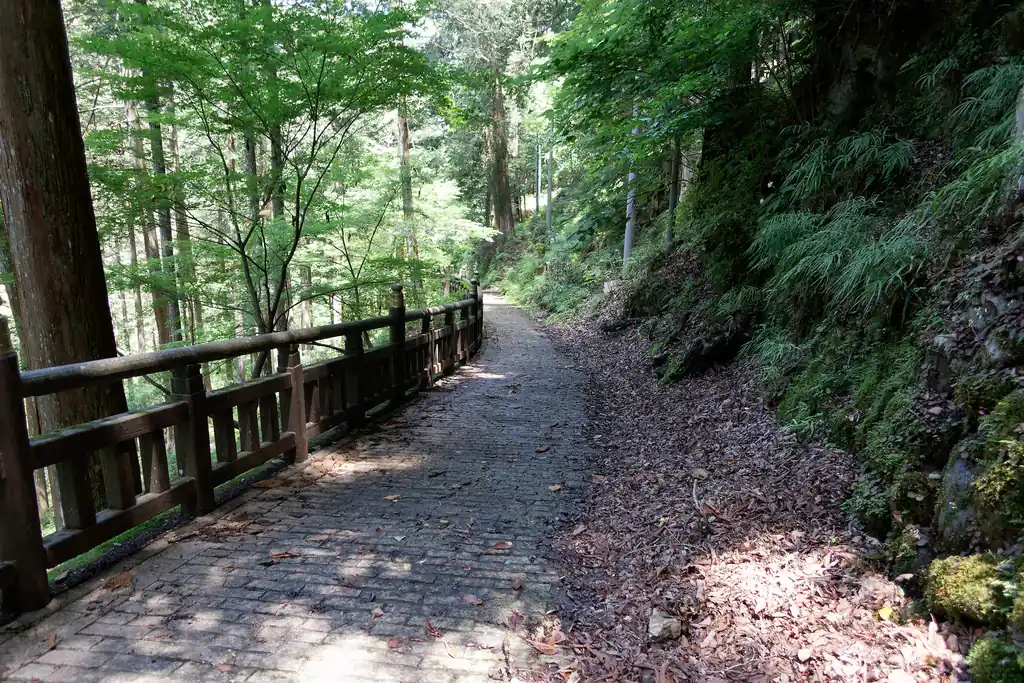 後は登り始めの鳥居まで歩いて向かう。