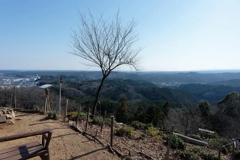 もう少しゆっくりしたいところですが、そろそろ下山することにします。
今から下山しても家につく頃には日没後になりそうですし。