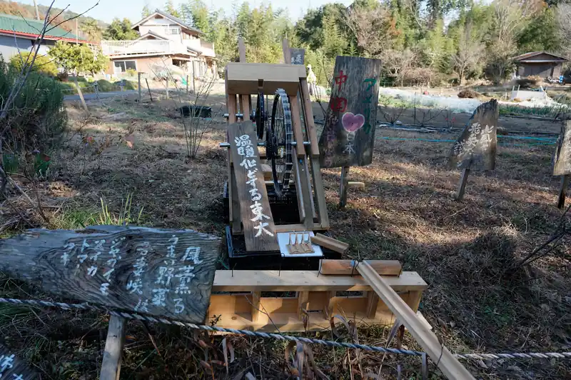 帰り道の途中、謎の看板が多く設置されているエリアに新作が出ていました。
