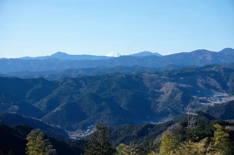 富士山も頭だけ見えている。