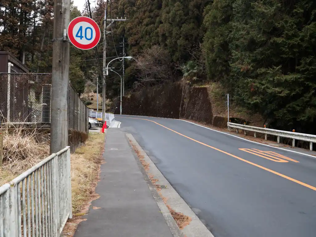 大部分は歩道があるものの、一部区間だけ歩道がなくなるので少し怖い。地味に車通るんですよね～。
