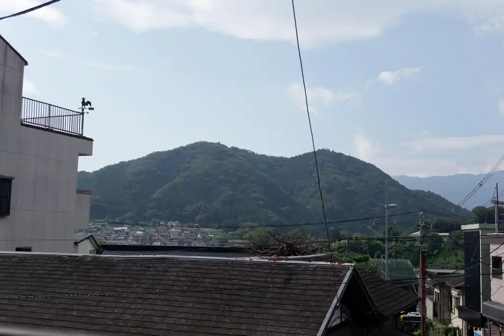 向かいに石老山？あっちも登ってみたいけど、今の季節は暑すぎるのでまた涼しくなってから。