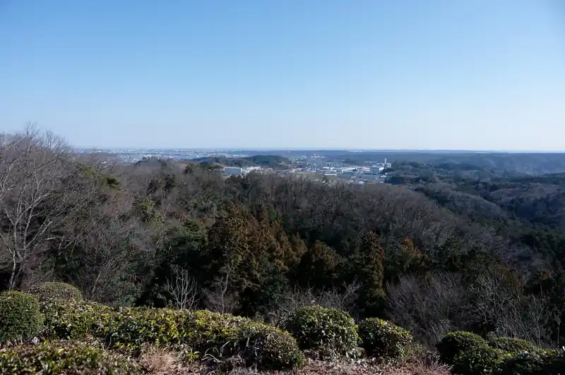 やっぱり眺めが良い。良い山ですねえ。
標高300m程度の超低山ですが、山の雰囲気が好きで私のお気に入りの山です。