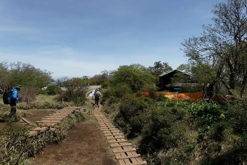 ようやく丹沢山に到着。

塔ノ岳から約50分程度だろうか？1時間くらいで着くかな、と思っていたので予定通り。