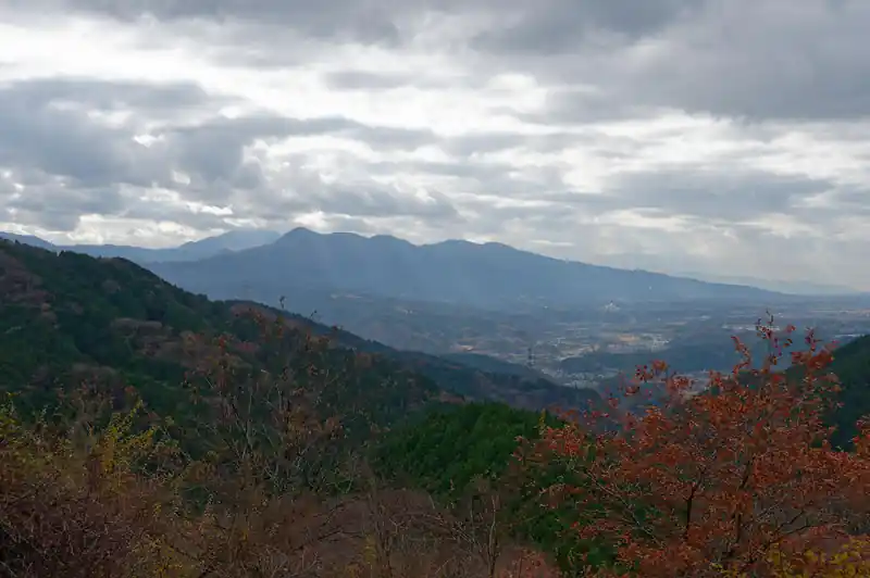 こちらは箱根の山かな。
駅を出たときは雲なんてほとんどなかったのに、だいぶ雲が出てきてしまった…。