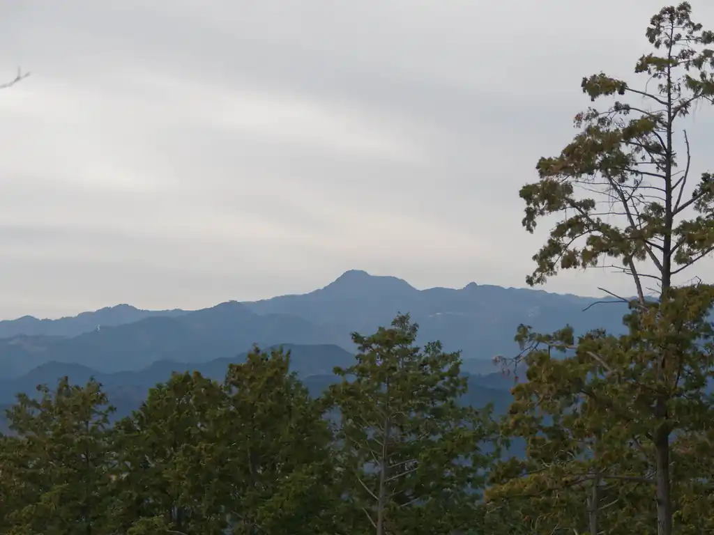 こっちは大岳山。特徴的な形で山座同定しやすい。