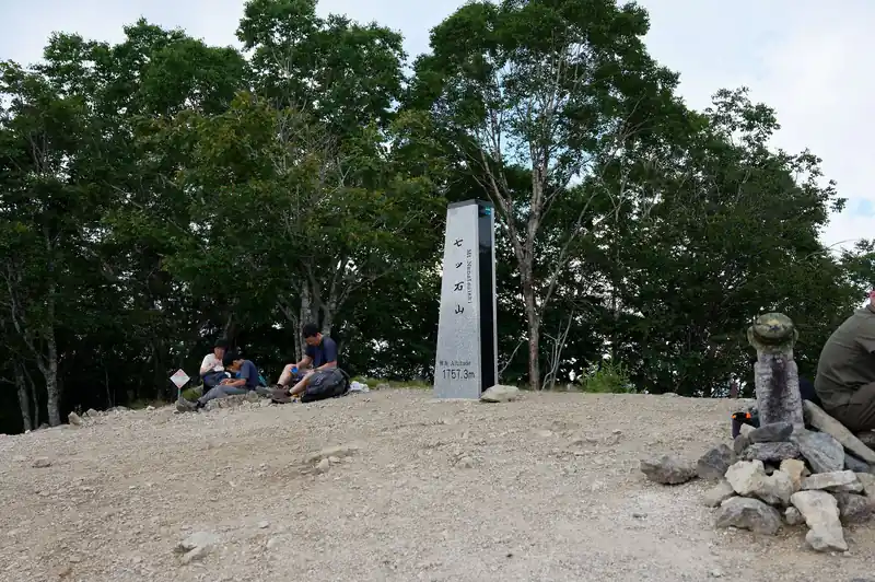 そのまま登って行って七ツ石山に到着。
ここまで来れば本日の行程の2/3が終了ってところでしょうか。