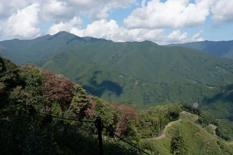左の方のピークが御前山。
