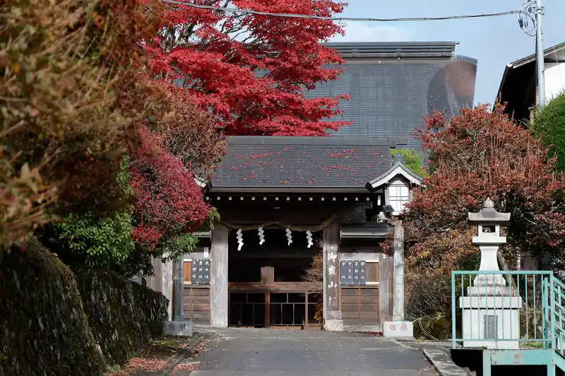 こちらは御岳山荘。