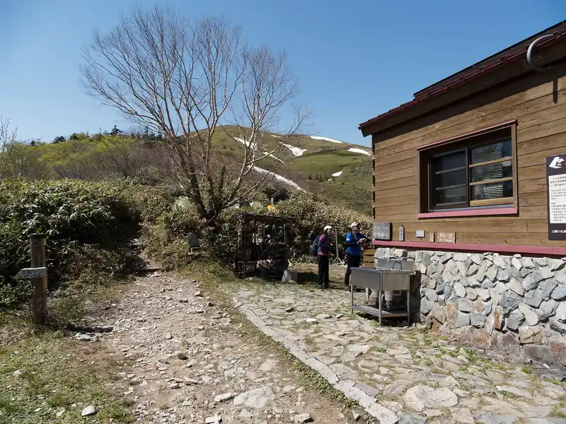 休憩したし、林道歩きが長かったよな～と思って、余裕を見て下山を開始する。
バス一本逃すと悲惨なことになりかねないのだ。