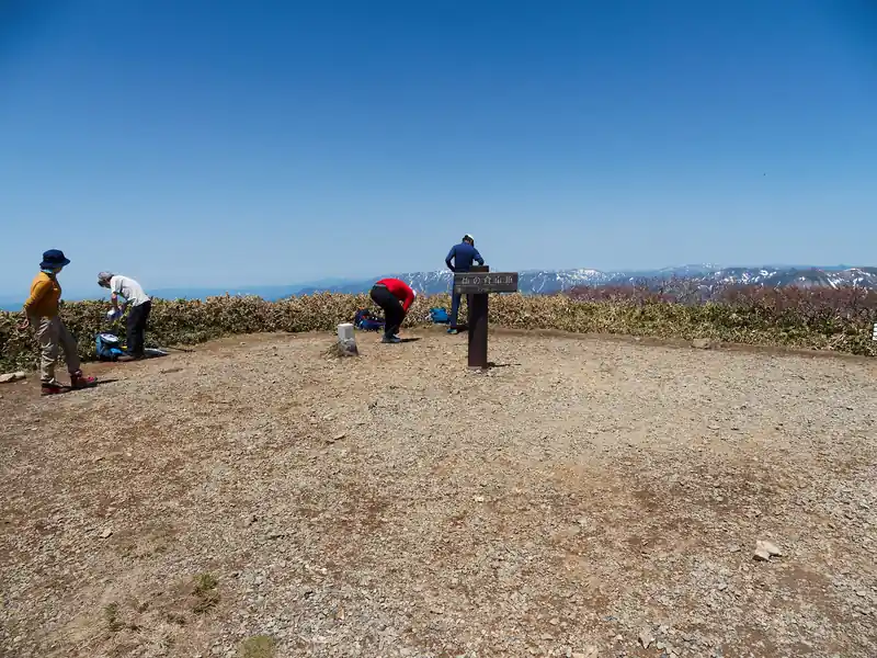 というわけで平標山へ戻ることとする。