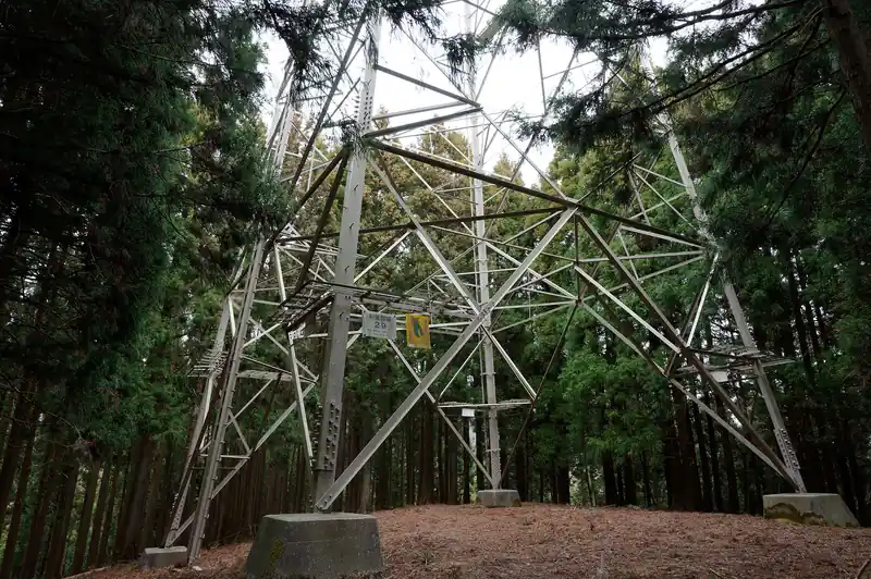 送電鉄塔に行き当たって…