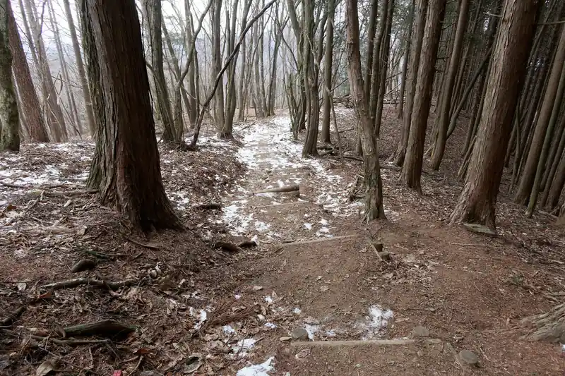 このあたりは雪が多く残っている。