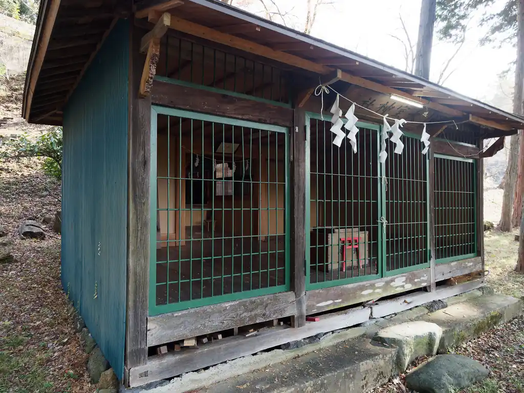 すぐそばに神社もあったけど、これは分社かな？