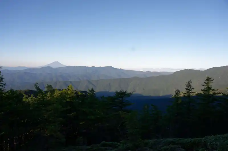 富士山はどこから見ても絵になるなあ。

今年も富士山に登ろうかと思っていたんですが、入山料が4000円に値上がりしたらしく、登る気なしです。往復の交通費に宿泊費も考えたら、登る気なんてサラサラしません。まだ登ったことなければ考えるけどって感じです。