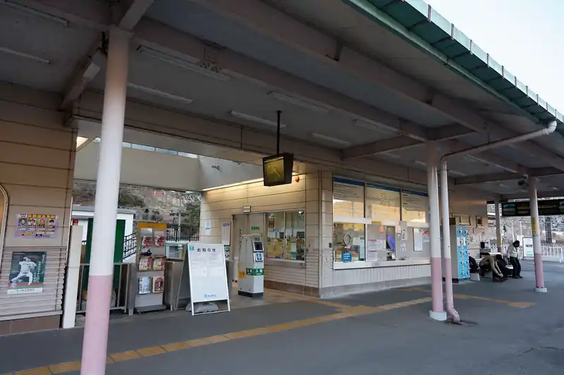 吾野駅に到着。
10人程度下車して、大半の登山者は御嶽神社方面に歩いていってしまった。恐らく伊豆ヶ岳に登るのだと思われる。

すぐにトイレで用を済ませ、育代山の登山口まで歩いていく。
