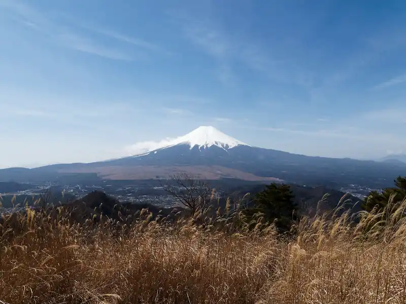 ようやく尾根コース一番の見晴らしスポットへ。