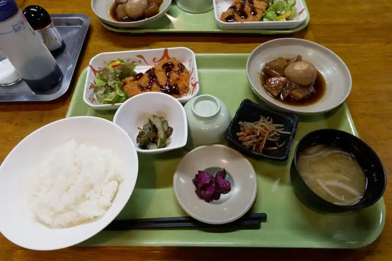 夕食です。
美味しいです。ペロリと完食。