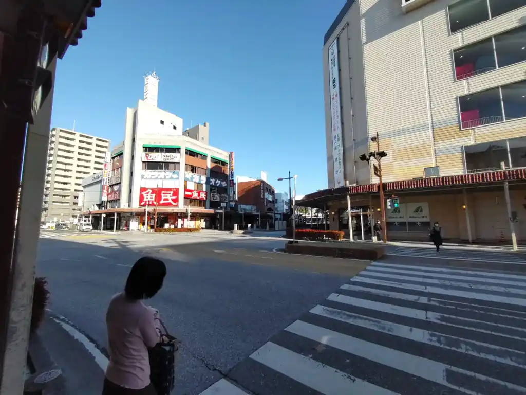 というか、街に人が全然いないんですよね…米原よりは栄えているんだけどさ…。

結局この後、ホテルまで戻りチェックインだけして部屋に入れる時間までロビーで暇を潰していた。その後はスーパーに買い出しに行ったくらいである。