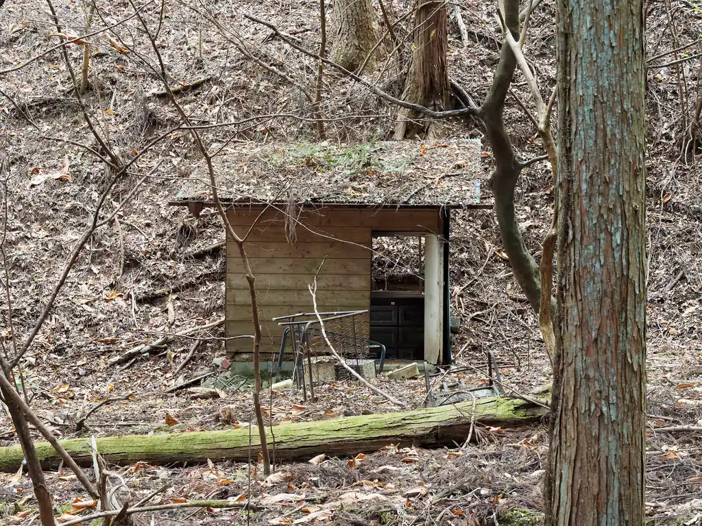 なるほど、これが観察小屋跡地か…