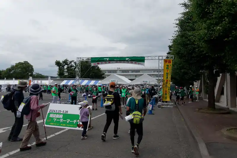 ゴール！

スタートから約5時間30分ほど。ゴール期限は確か16時までだったため、2～3時間遅くとも問題はない。そうなるともっとのんびり歩いても良かったのだが…。

だいぶ足が疲れていて、特に左足は結構ヤバそうな雰囲気が伝わってくる。出血したり爪が剥がれてないといいけど…と思って家に帰って見てみたら特になんともなくてよかった。が、当日はまともに歩けなかった。ちゃんと良い靴買わないとな…。