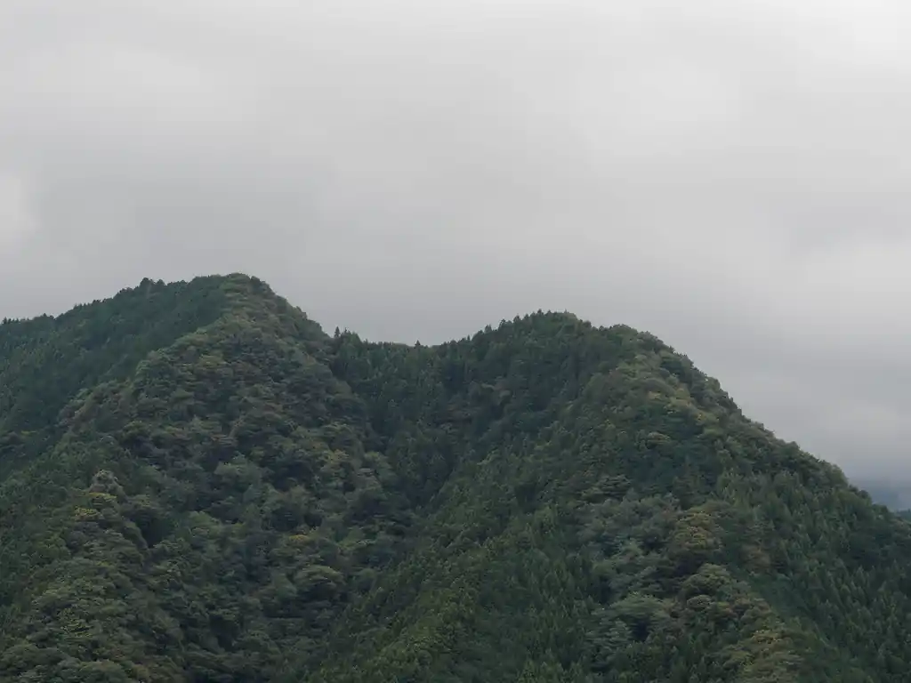 右が恐らく浅間山。左が名もないピーク。あのあたりは少し岩っぽかったはず。
