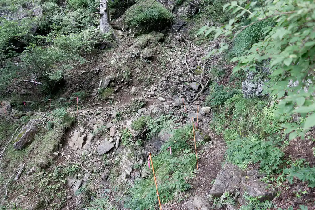 またまた崩落地っぽいところ。ただ歩いてみると意外と歩きやすいです。