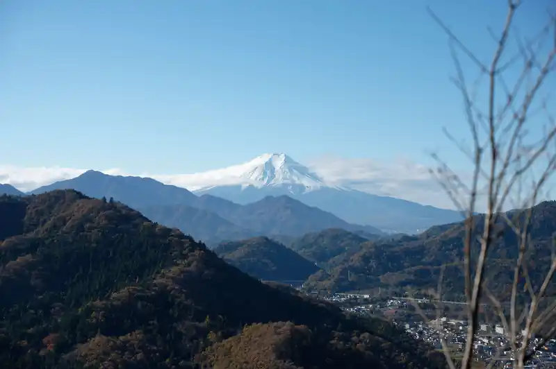 そのまま少し登っていって開けた場所に出たな、と思ったら壮大な富士山ビュー。