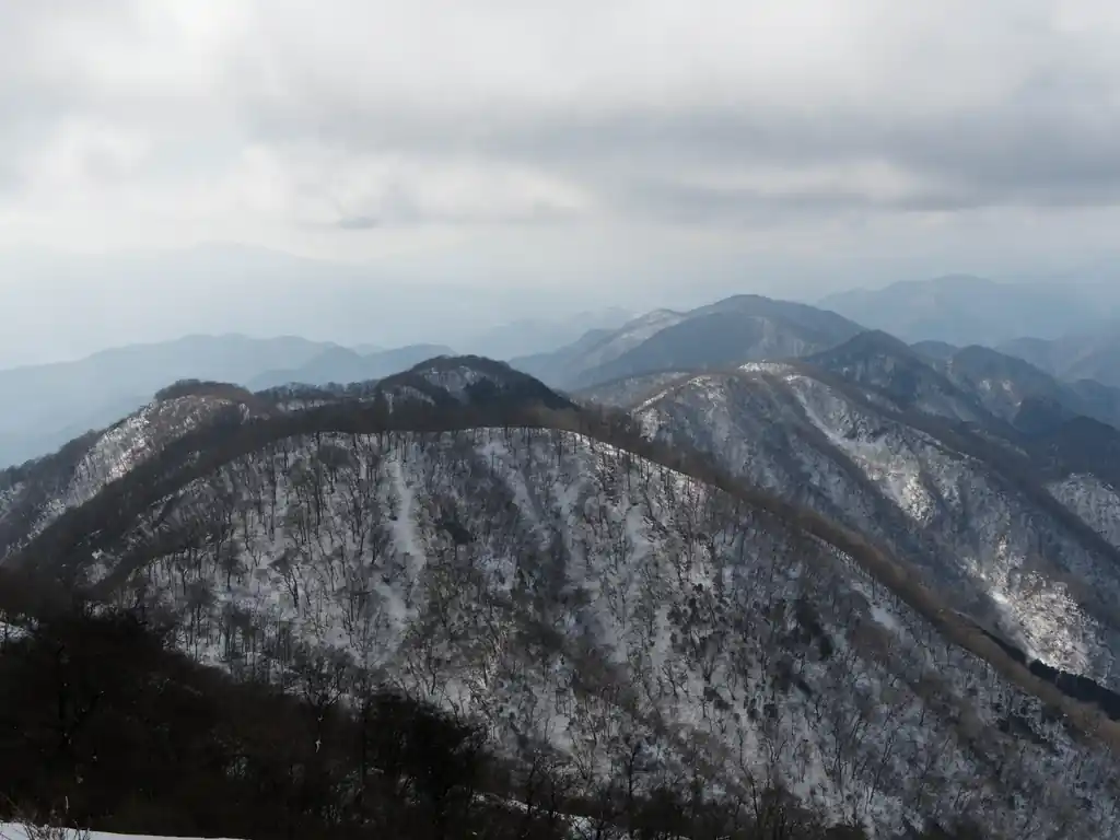 鍋割山方面。雪が溶けたら鍋割山に登ってみようかな。