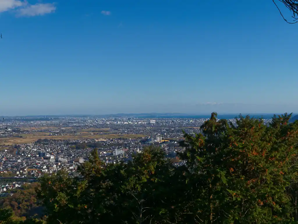 わずかに江ノ島が見えるような…。