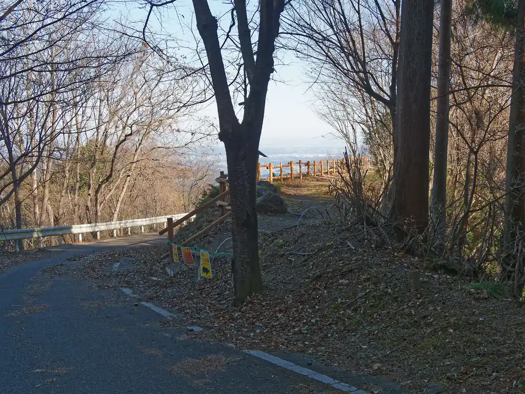 そんなこんなで、無事、野末張見晴台に到着。
