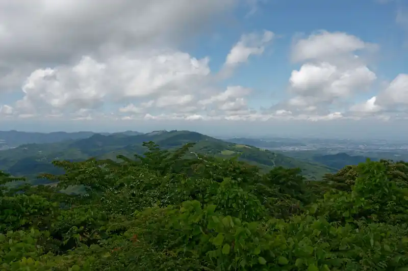 大霧山へ到着。
ここから北に秩父高原牧場が見える。