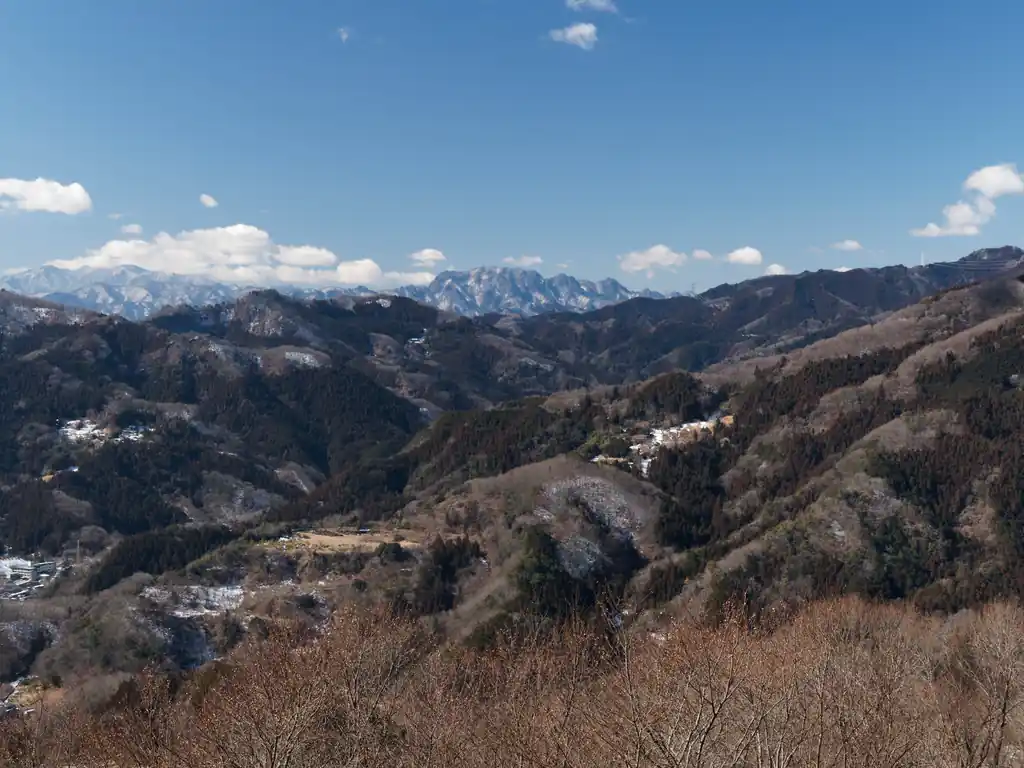 こっちは奥に両神山。なかなか良い景色。