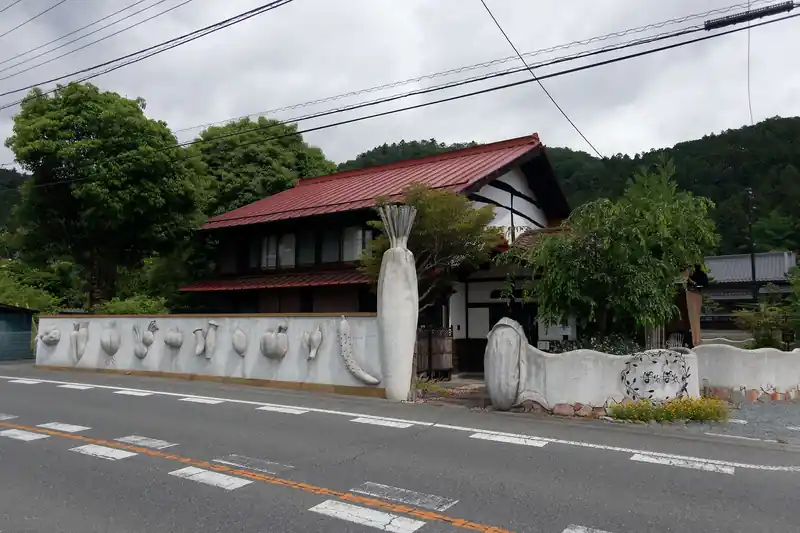 レストランぽれぽれ。以前、予約を取ろうとしたんですが予約でいっぱいで無理でした。なかなか美味しいレストランのようで気になっております。