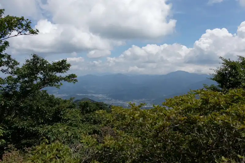 こちらは山頂からの景色。