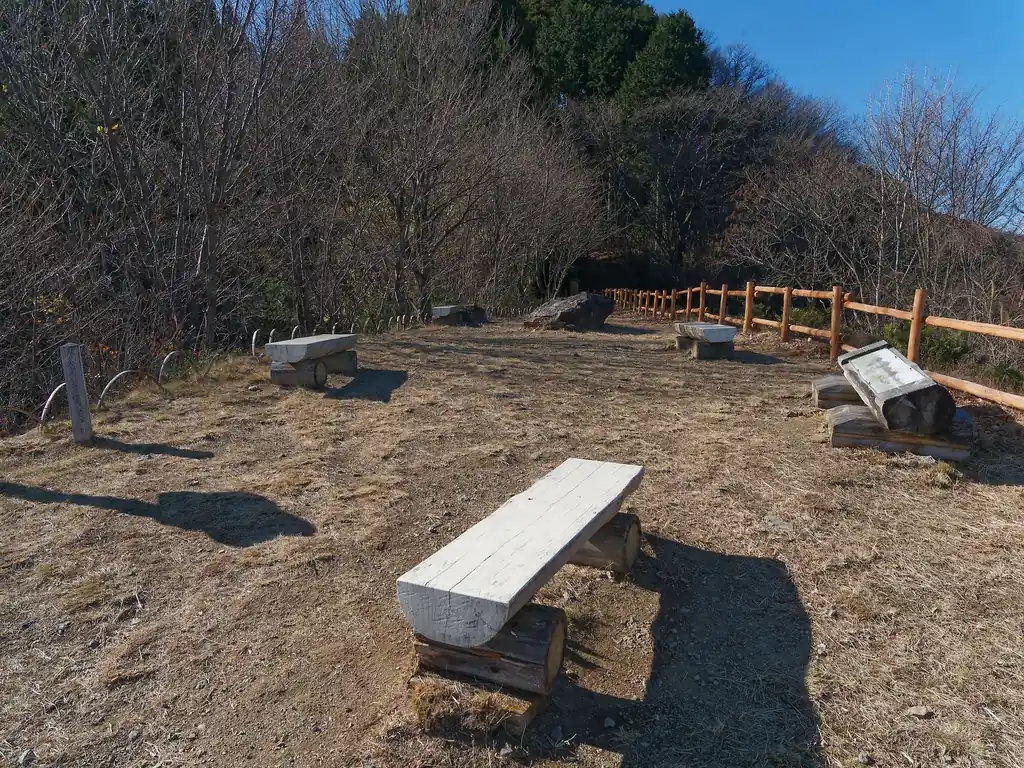  平日の昼間ということもあってか、誰もいなかった。 