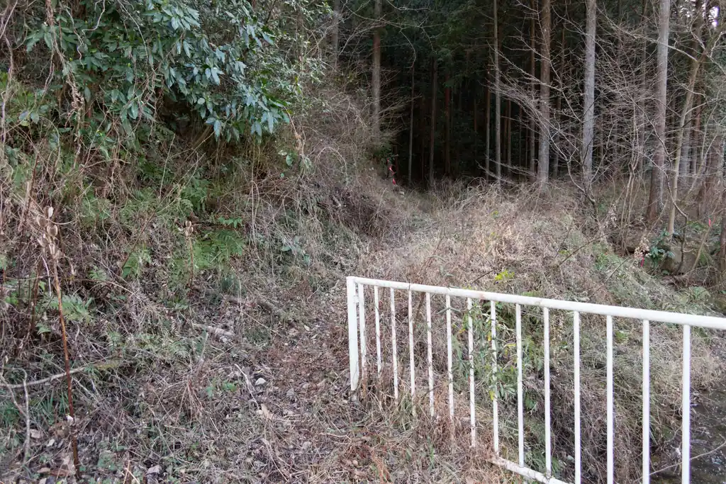 なんか歩けそうな感じある。どこにつながるんでしょうか。