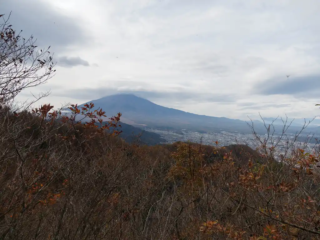 高度感があるということは見晴らしが良いということ…早く通過したいが、写真も撮っておいた。
周りを見ずに、ひたすら道を見つめて歩いていたので、このあたりの記憶はあまりない。