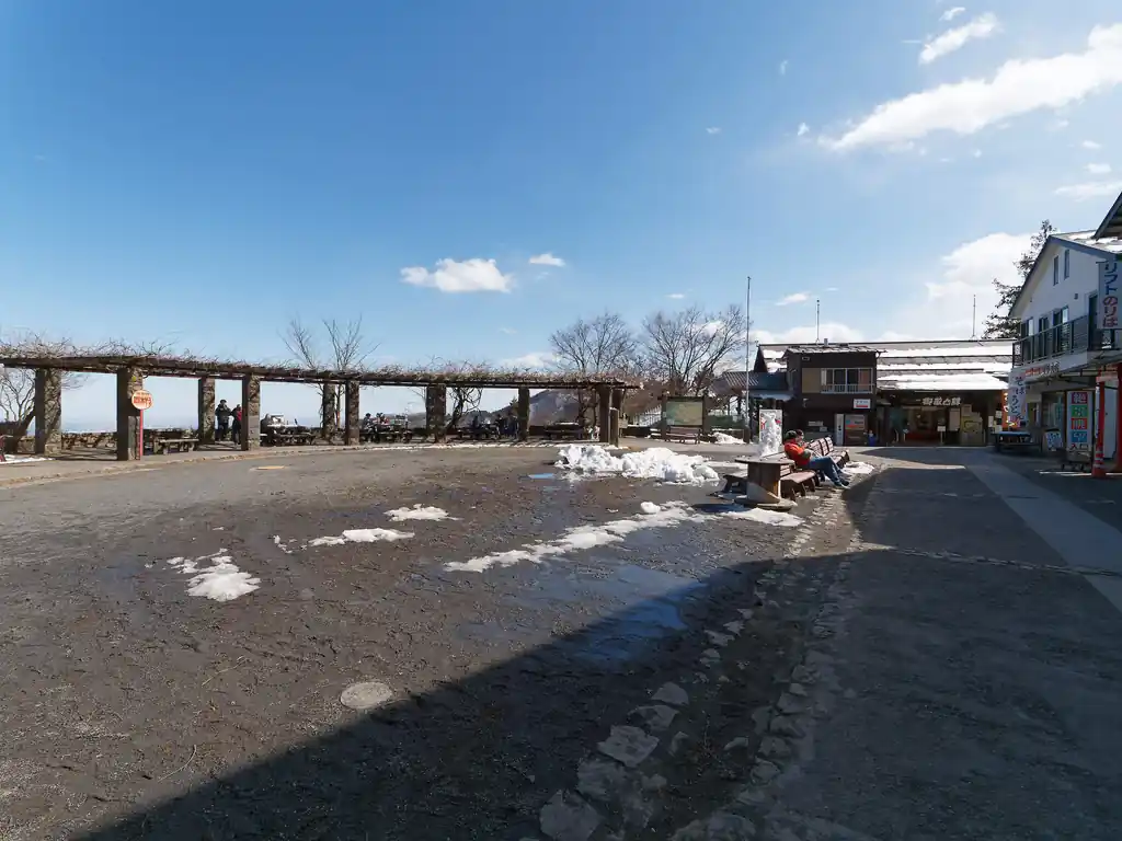 ケーブルカー乗り場。
奥にある建物がケーブルカー駅となっていて、ちょうど改札をしていたので滑り込みで乗り込む。
ここのケーブルカーは交通系ICカードがあればキップを買わずにタッチすれば乗れるので非常に手軽。