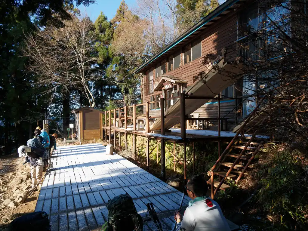 見晴らし茶屋は休業日だったらしく、帰りに前を通った時も人の気配がなかった。