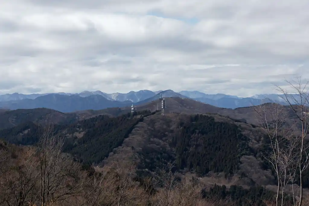 奥のアンテナが横瀬丸山かな。その向こうが武甲山ですね。