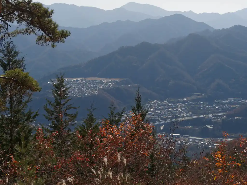 猿橋駅から山の上の方に何か建物が見えるなあ、と思っていたけど、切り開かれて住宅地になっていたんですねえ。