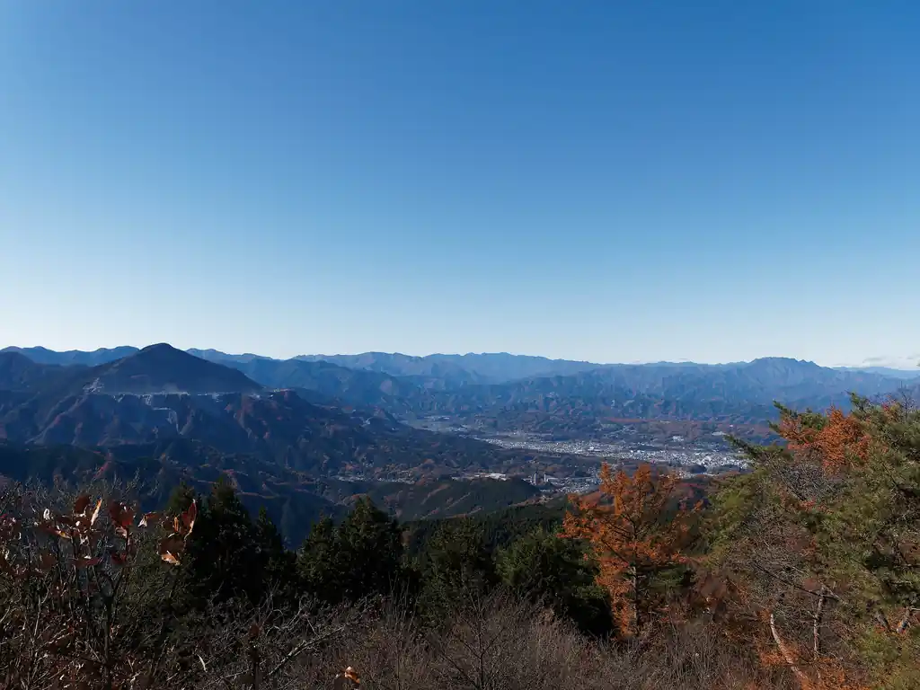 秩父市街と武甲山。