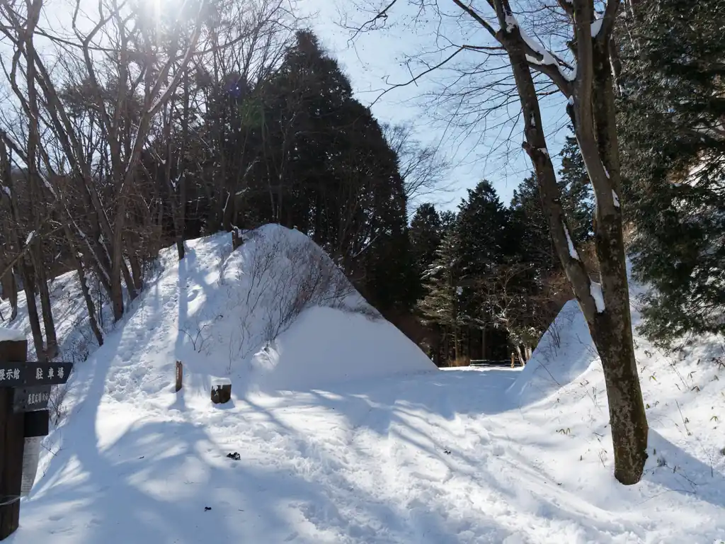 階段を登ったら山頂下の最後の登りです。