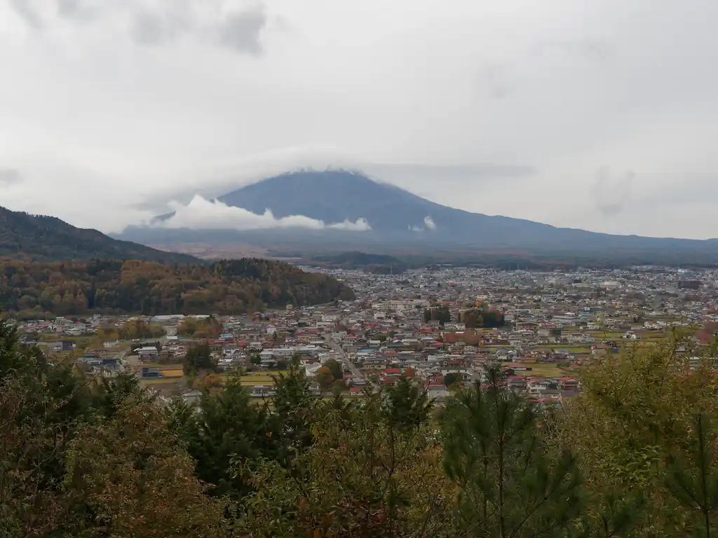 今日は生憎天気がそれほど良くない。富士山ビュースポットもいくつかあるが、富士山は終始雲をかぶっていた。