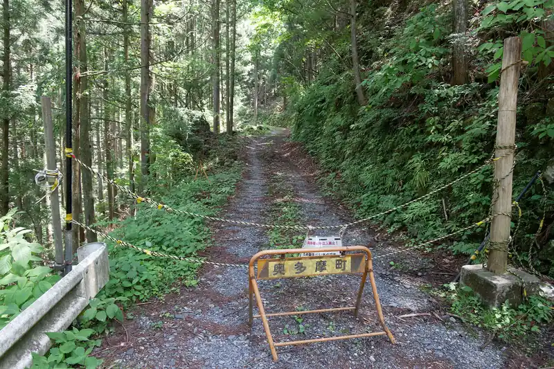 沢沿いの道が使えれば、舗装路歩きもショートカットできたのだが…。