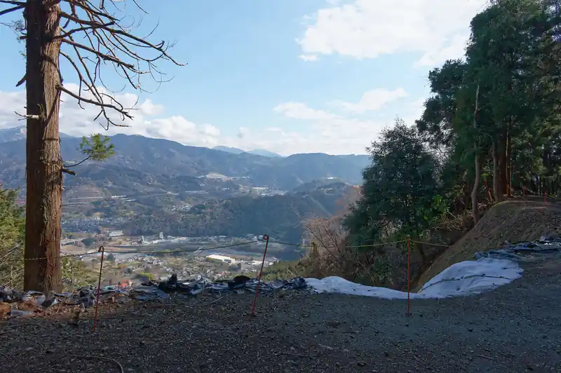 途中崩落地らしき場所を過ぎて…